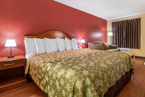 Econo Lodge Inn & Suites Maingate Central image 14