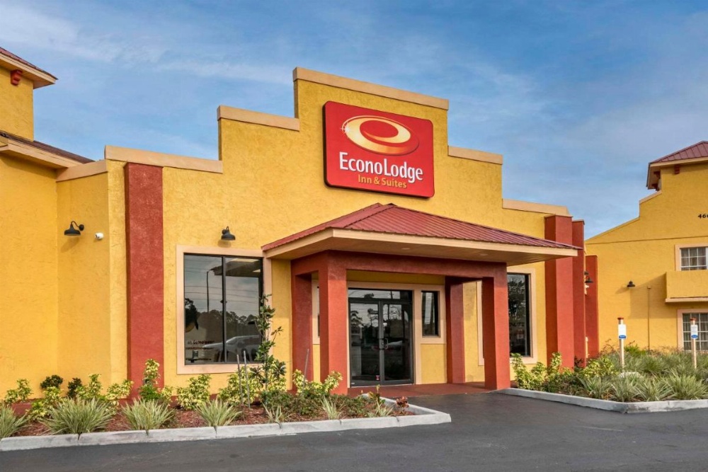 Econo Lodge Inn & Suites Maingate Central Image 23